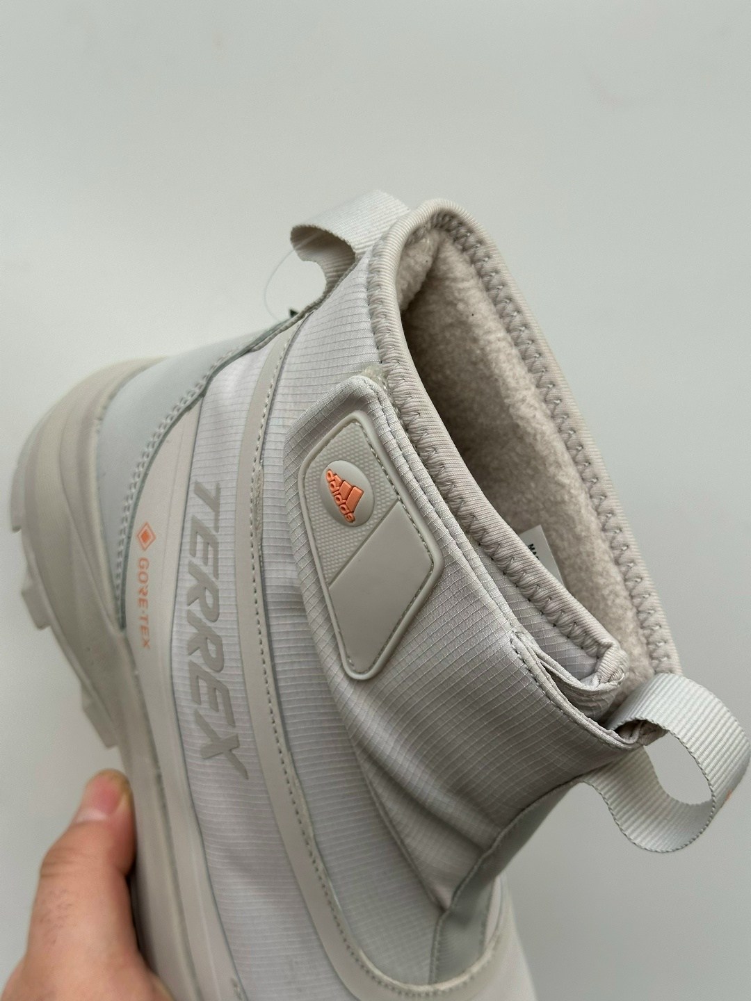 зимние сапоги adidas,сапоги адидас женские зимние,дутики adidas,полусапожки адидас женские зимние,сапоги адидас белые