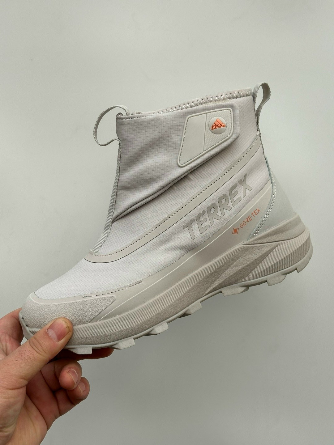 зимние сапоги adidas,сапоги адидас женские зимние,дутики adidas,полусапожки адидас женские зимние,сапоги адидас белые