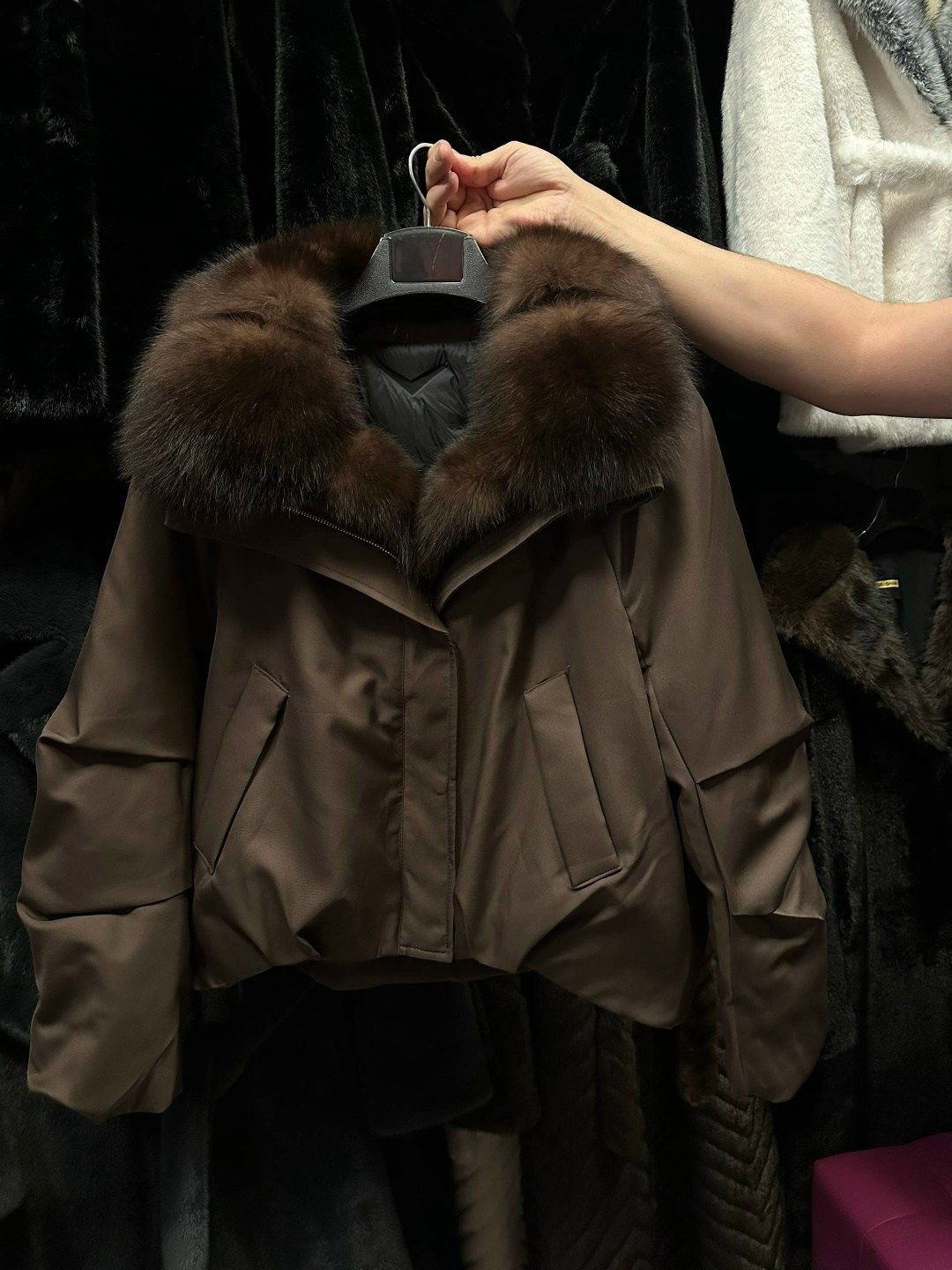 пуховики с натуральным мехом,пуховики с мехом,куртка пуховик с натуральным мехом,куртка с мехом,пуховик женский с натуральным мехом