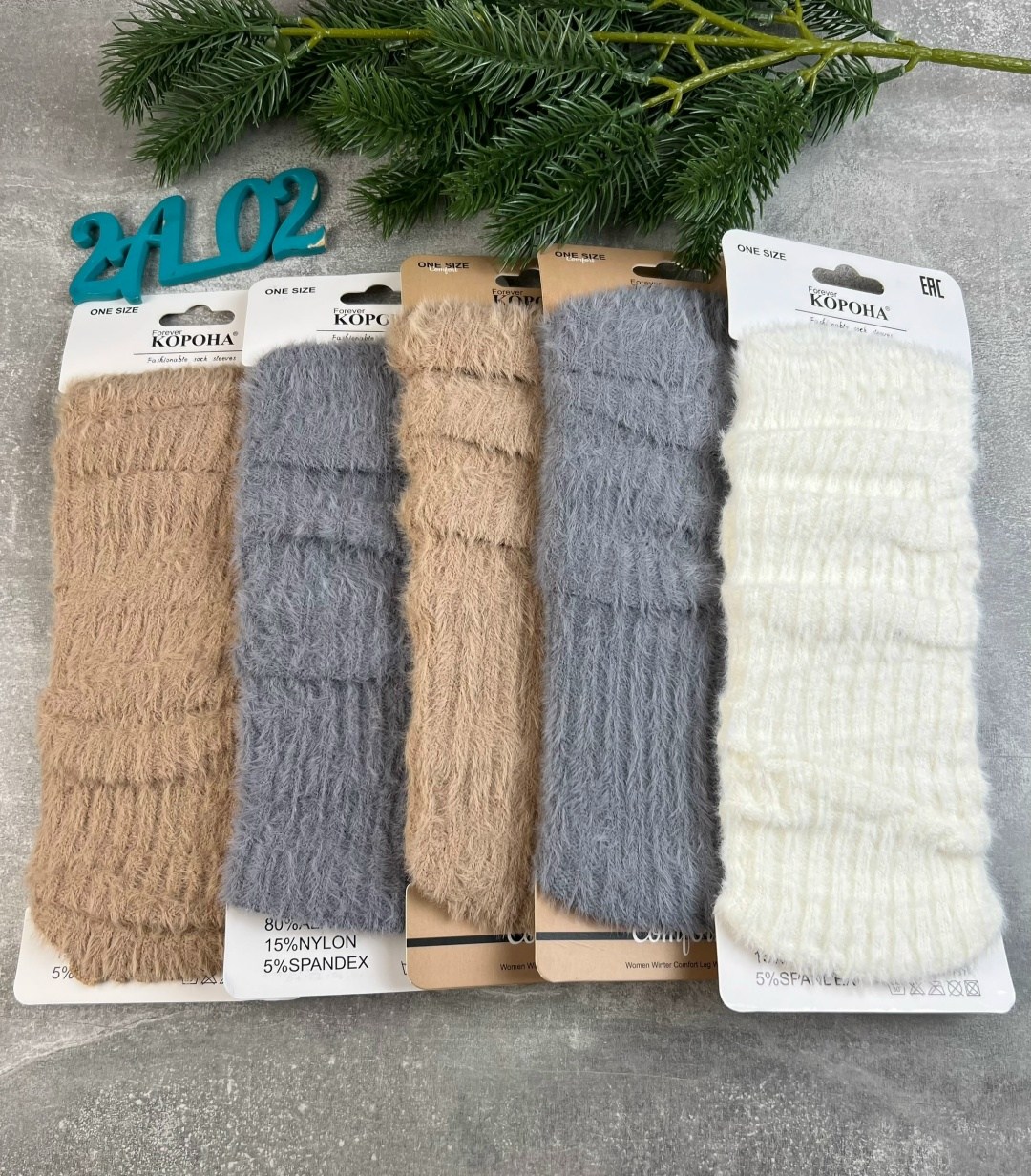 вязаные гетры,женские гетры,искусственная еловая ветка,ветка ели,носки зимние