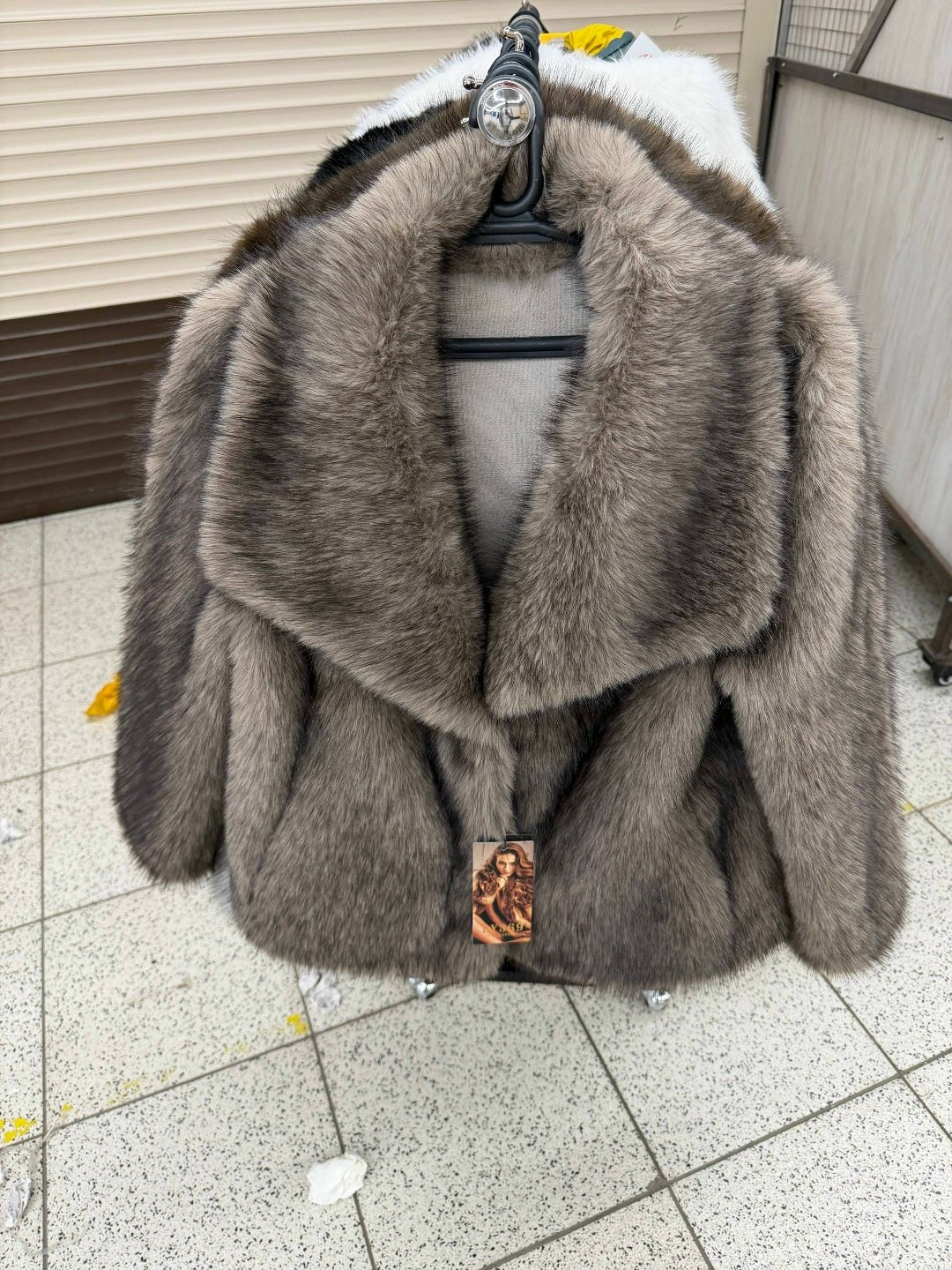 песец шуба,шуба из песца,шуба из натурального меха,белая песцовая шуба,женская шуба