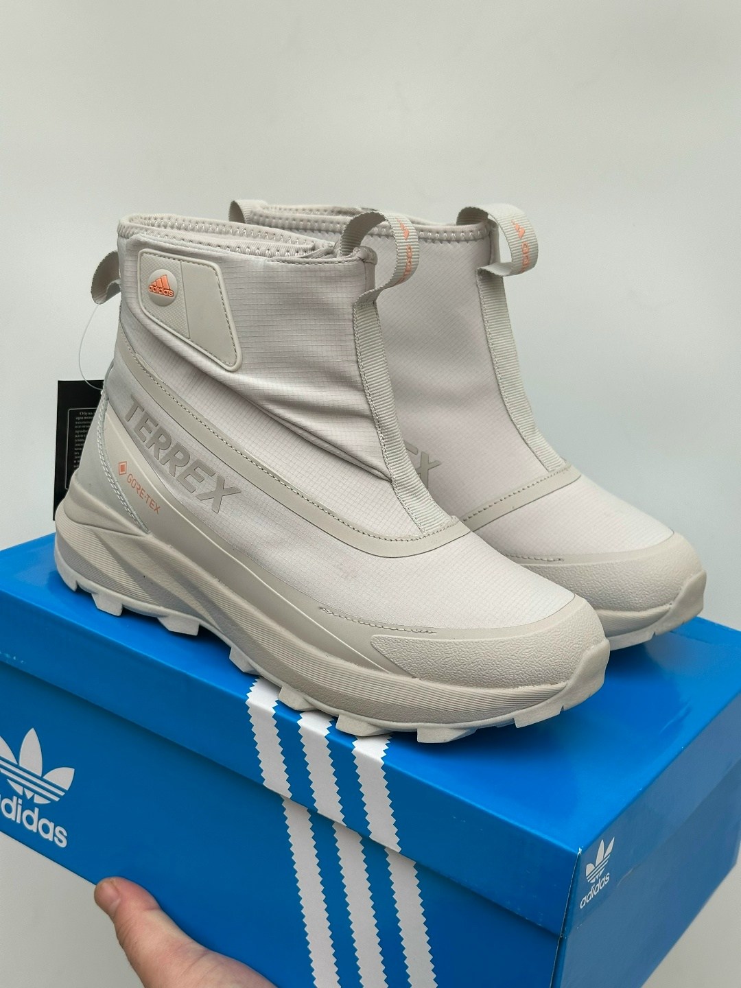 зимние сапоги adidas,сапоги адидас женские зимние,дутики adidas,полусапожки адидас женские зимние,сапоги адидас белые