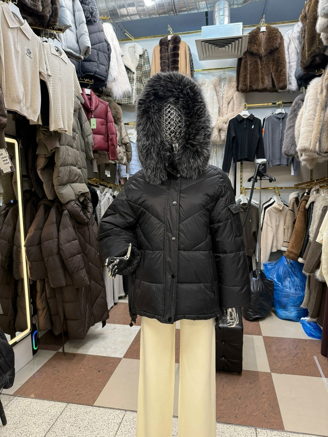 пуховики с натуральным мехом,пуховики с мехом,пуховики женские,зимняя куртка пуховик,пуховик