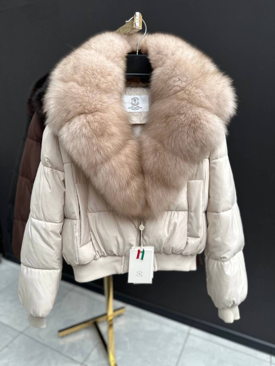 стильные пуховики,пуховики с натуральным мехом,короткий пуховик,пуховик с мехом,пуховик