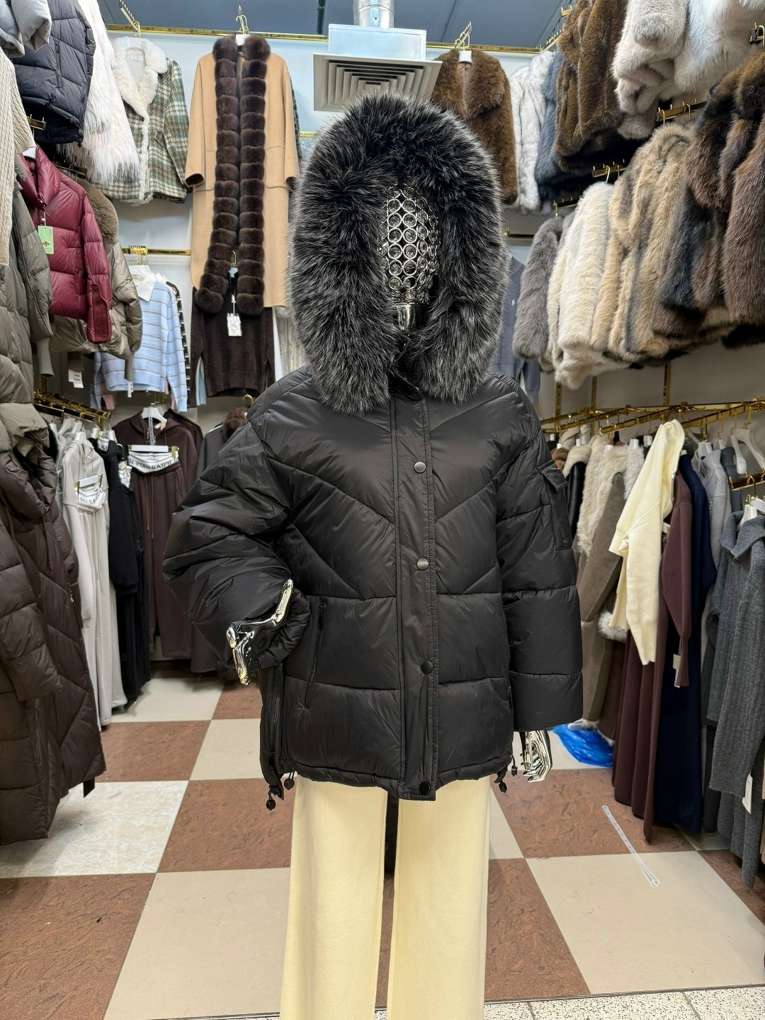 пуховики с натуральным мехом,пуховики с мехом,пуховики женские,зимняя куртка пуховик,пуховик