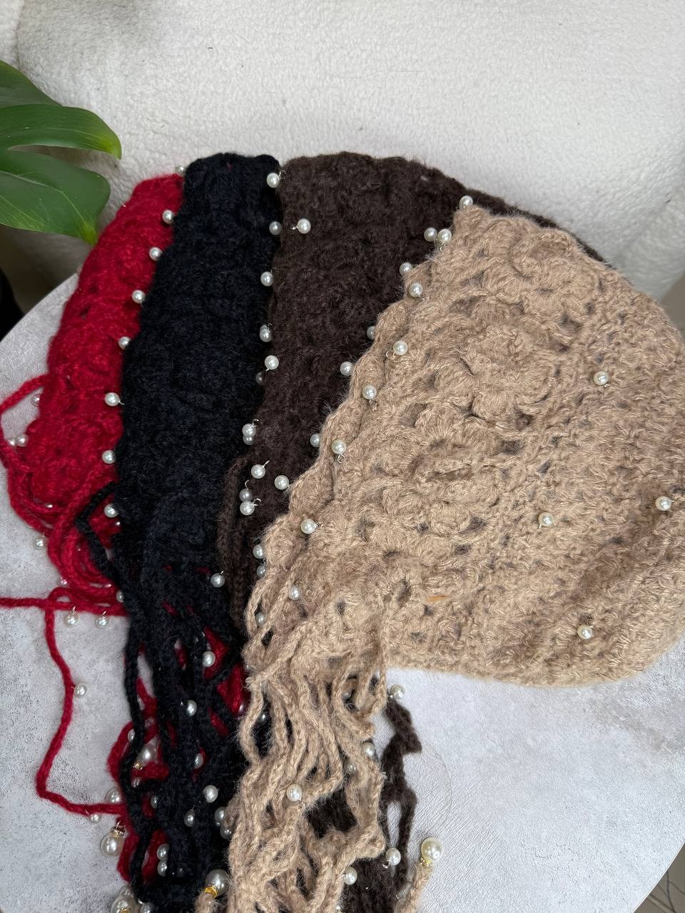 шапка с пайетками,капор с пайетками,шапка чепчик с пайетками,шапка вязаная с пайетками,берет с пайетками