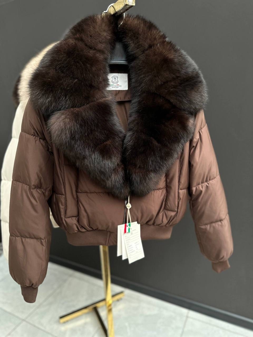 стильные пуховики,пуховики с натуральным мехом,короткий пуховик,пуховик с мехом,пуховик