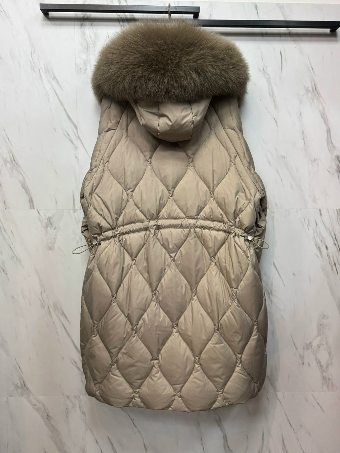 пуховики с мехом,зимние куртки,пуховики с натуральным мехом,пуховик удлиненный,пуховик женский зимний