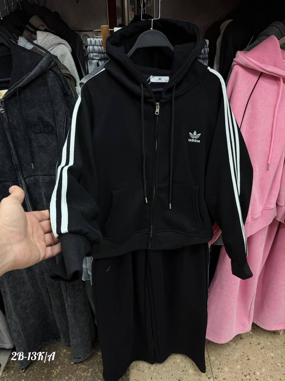 адидас ориджинал женский костюм адидас,спортивный костюм адидас женский красный,красный костюм адидас ориджинал,костюм адидас красный,женский спортивный костюм adidas