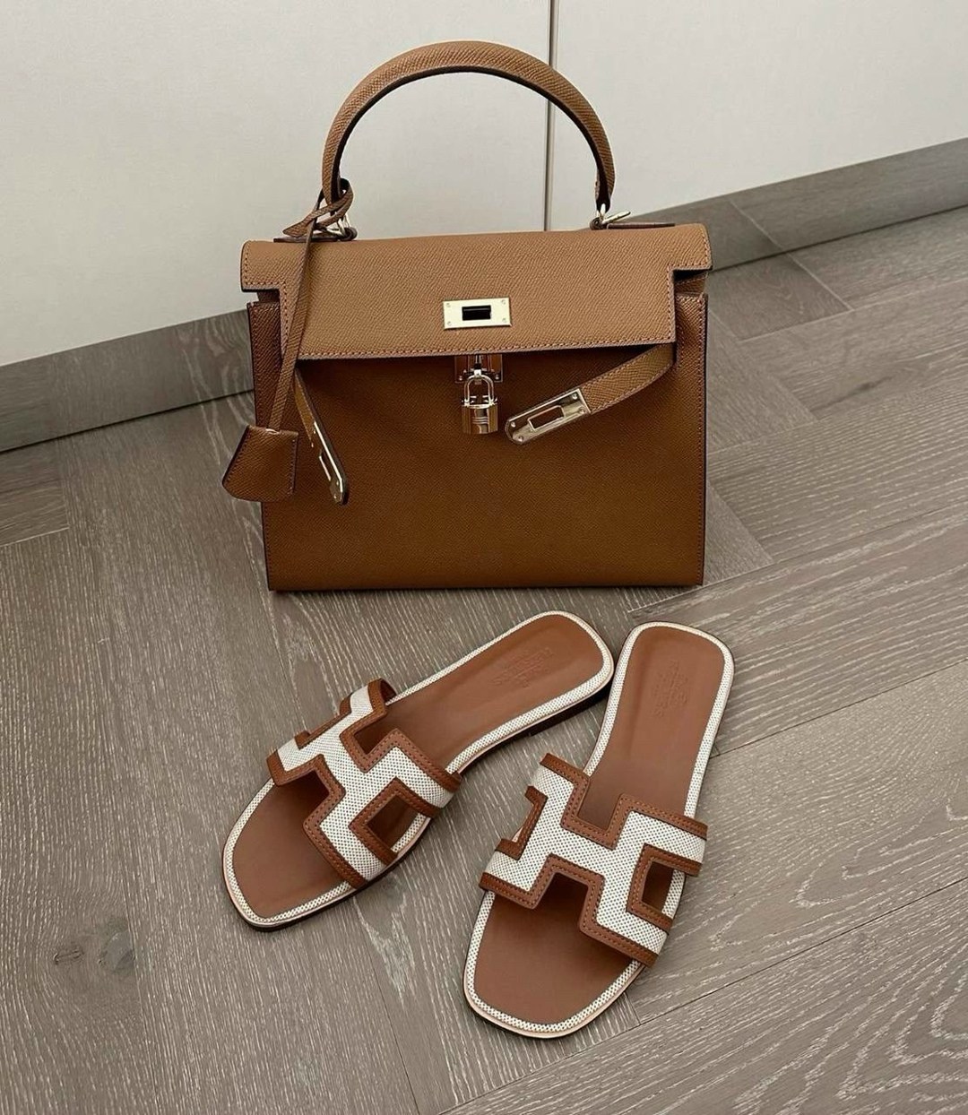 шлепки хермес оран,шлепанцы hermes,шлепки hermes женские,шлепки hermes,босоножки hermes