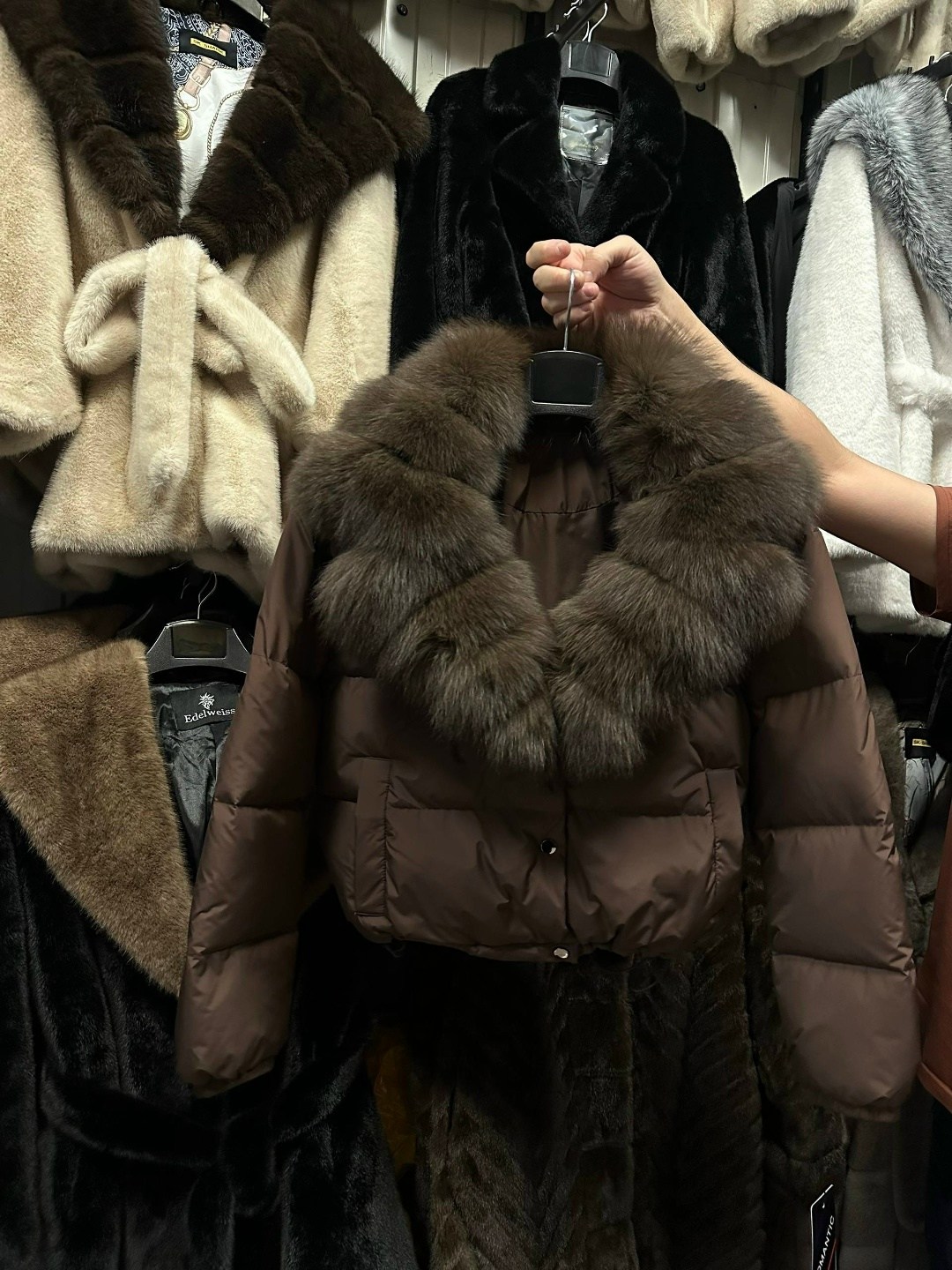 пуховики с натуральным мехом,пуховики с мехом,куртка пуховик с натуральным мехом,пуховик женский короткий,куртка пуховик