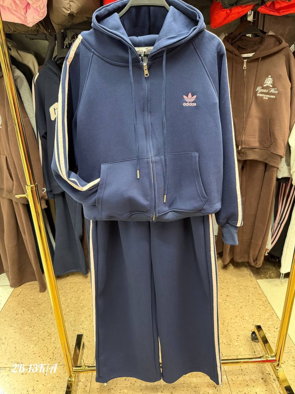 адидас ориджинал женский костюм адидас,спортивный костюм адидас женский красный,красный костюм адидас ориджинал,костюм адидас красный,женский спортивный костюм adidas