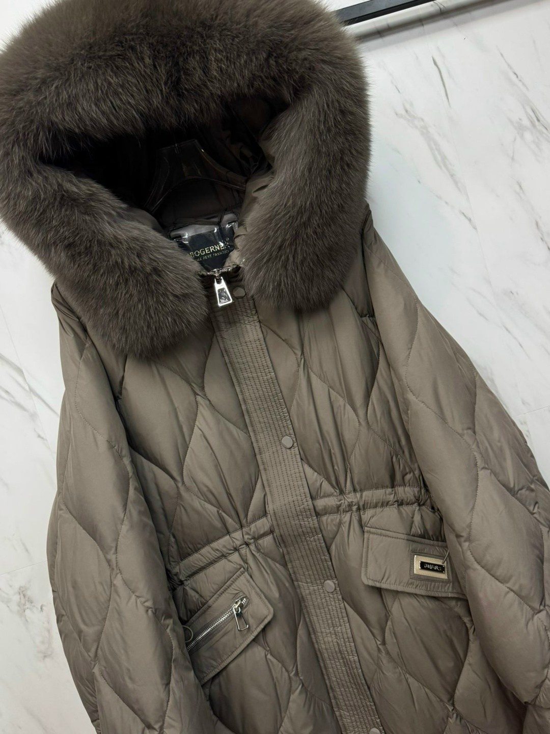 пуховики с мехом,зимние куртки,пуховики с натуральным мехом,пуховик удлиненный,пуховик женский зимний