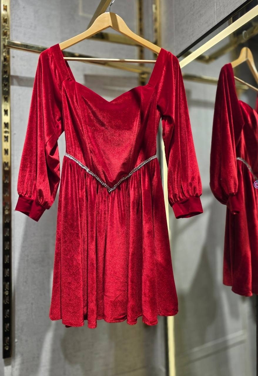 бархатное платье,черное бархатное платье,платье из бархата,бархатное платье с длинными рукавами,платье велюр