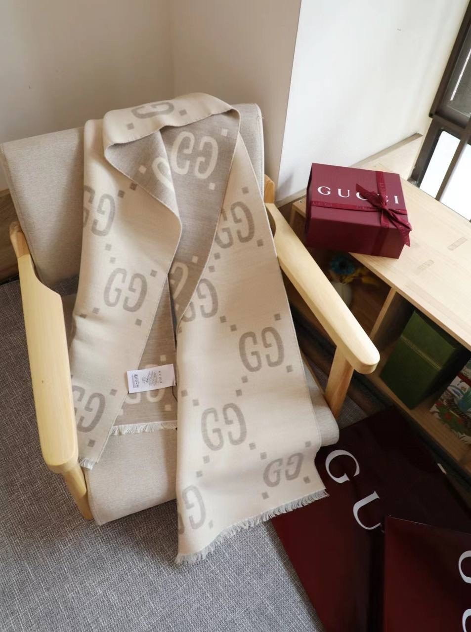 шарф gucci,палантин gucci,шарф гуччи,шарф женские,модные шарфы