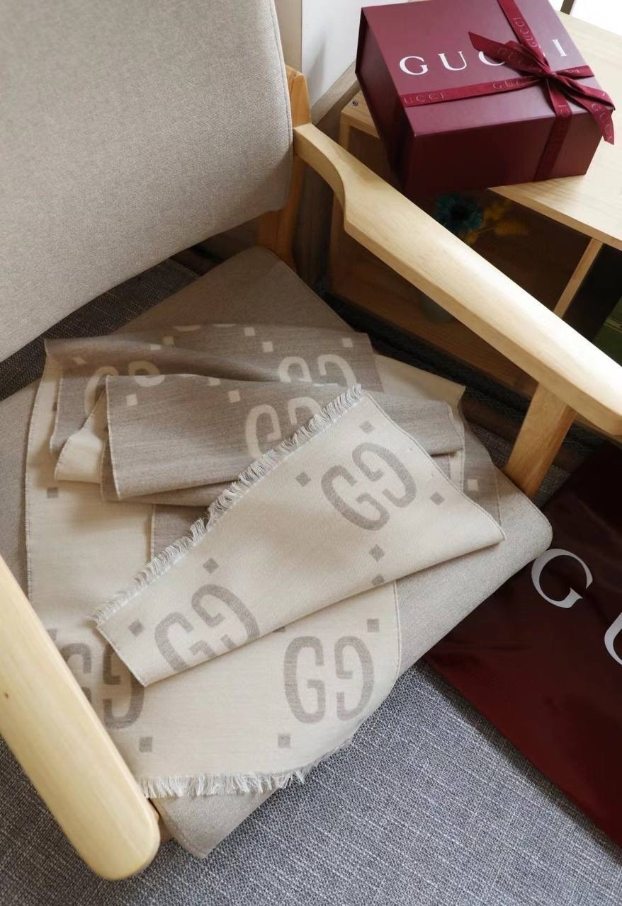 шарф gucci,палантин gucci,шарф гуччи,шарф женские,модные шарфы