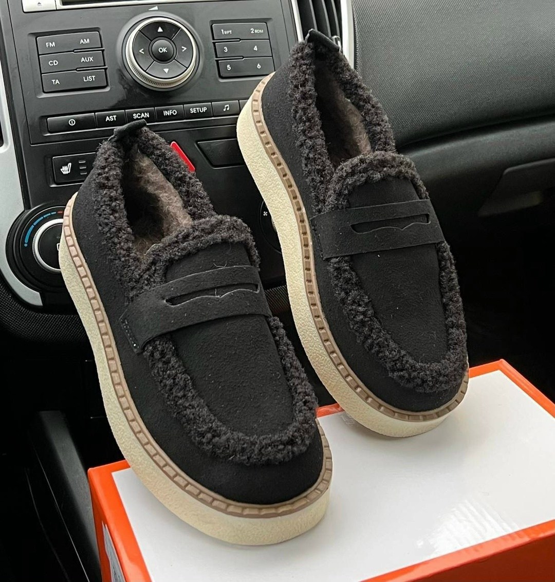 ,лоферы на меху,лоферы с мехам,лоферы prada,лоферы женские зимние