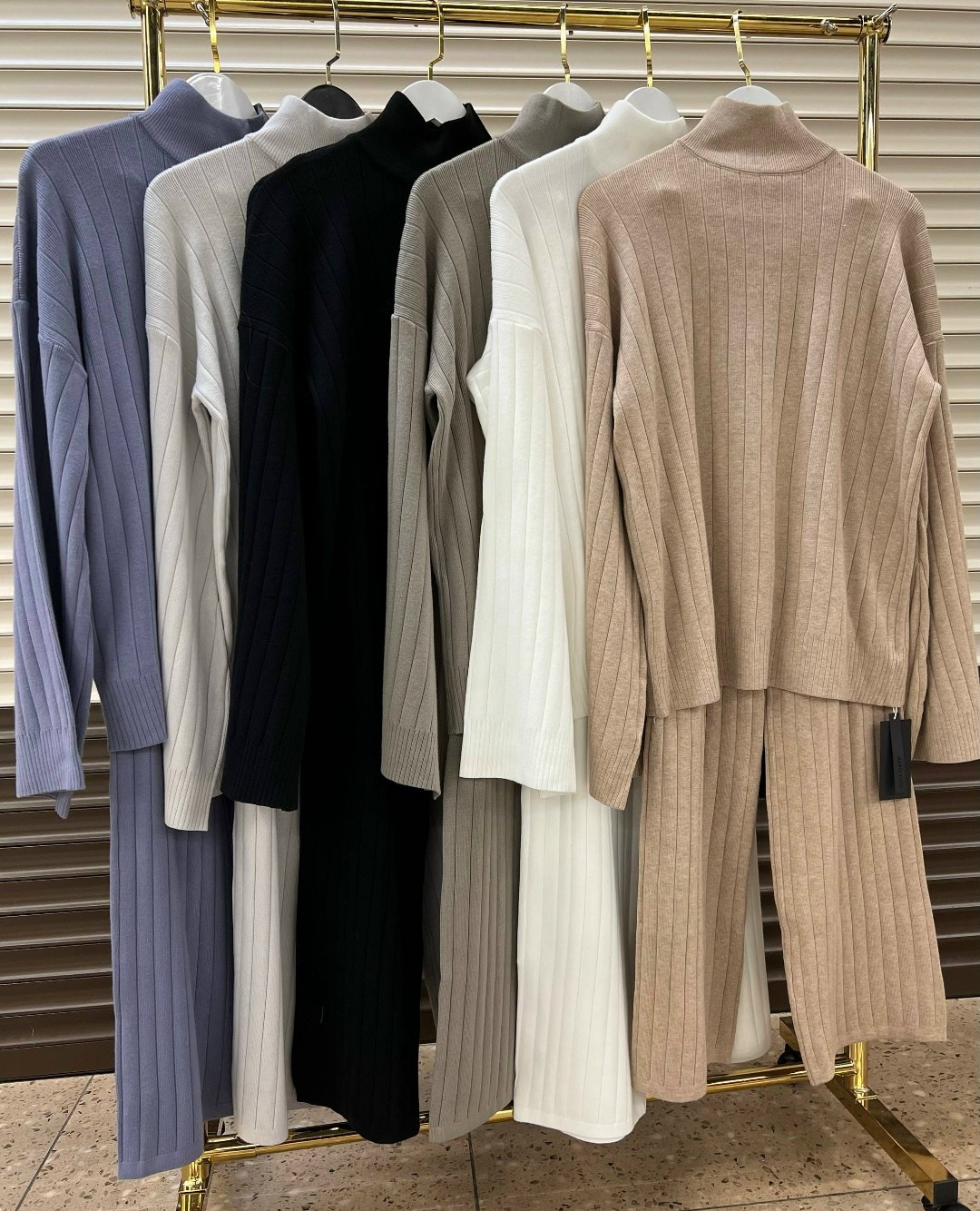 трикотажные костюмы,женский костюм вязаный,трикотажные костюмы женские,вязаные костюмы,костюмы брючные