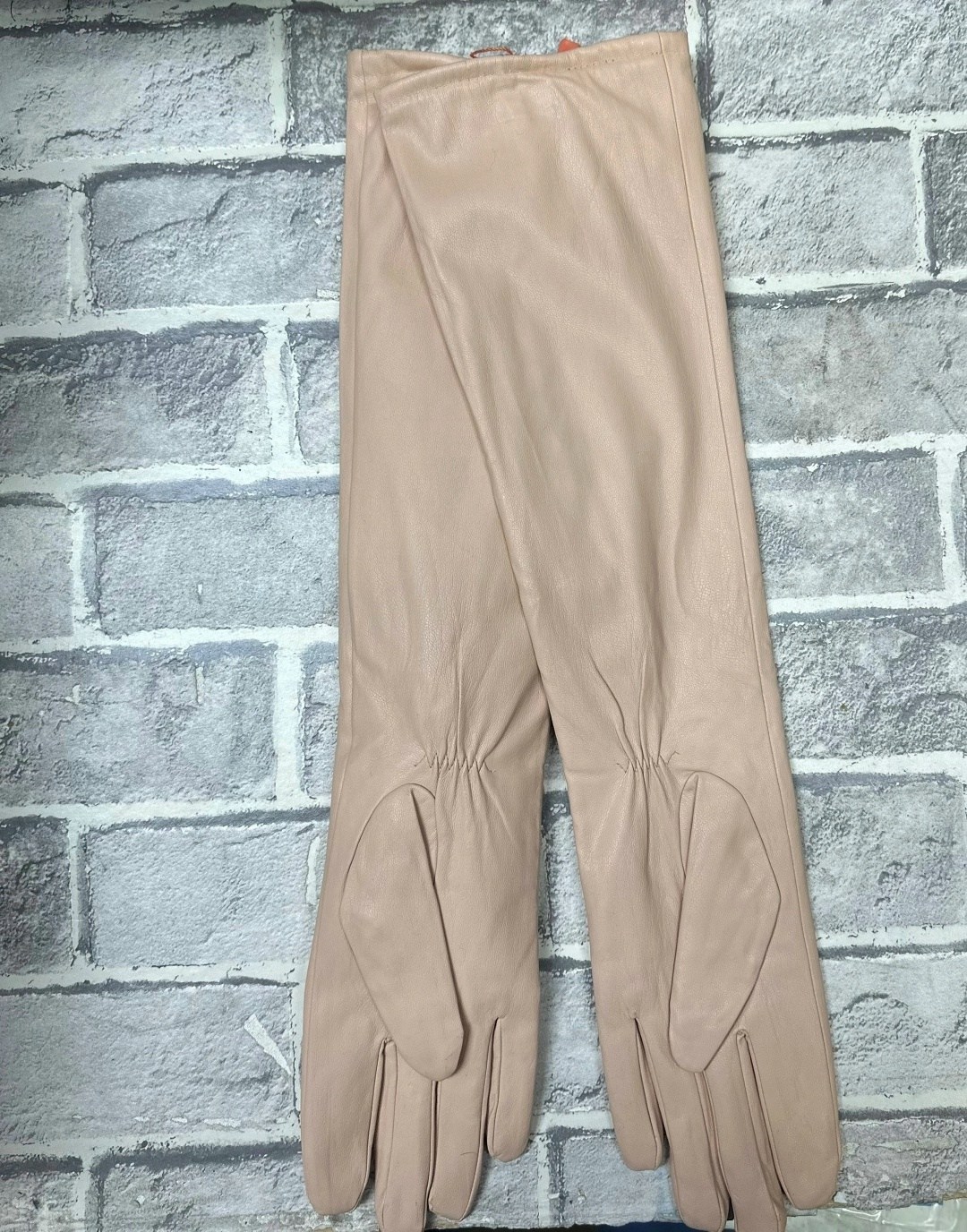 перчатки женские eleganzza,перчатки бежевые eleganzza,женские кожаные перчатки,женские перчатки,перчатки длинные