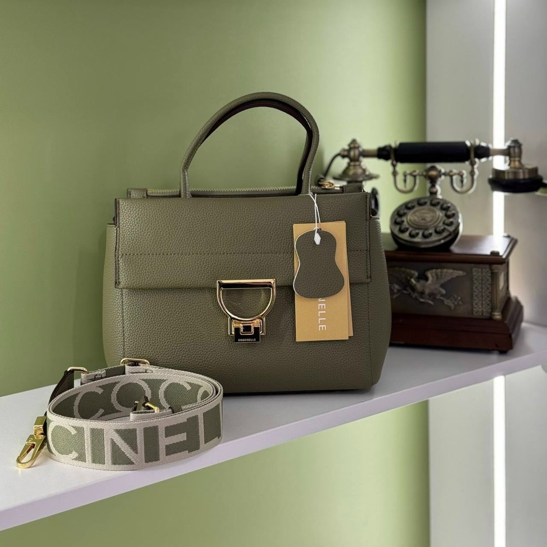 сумка coccinelle arlettis,сумка coccinelle arlettis signature,сумка coccinelle,женская сумка coccinelle,сумка