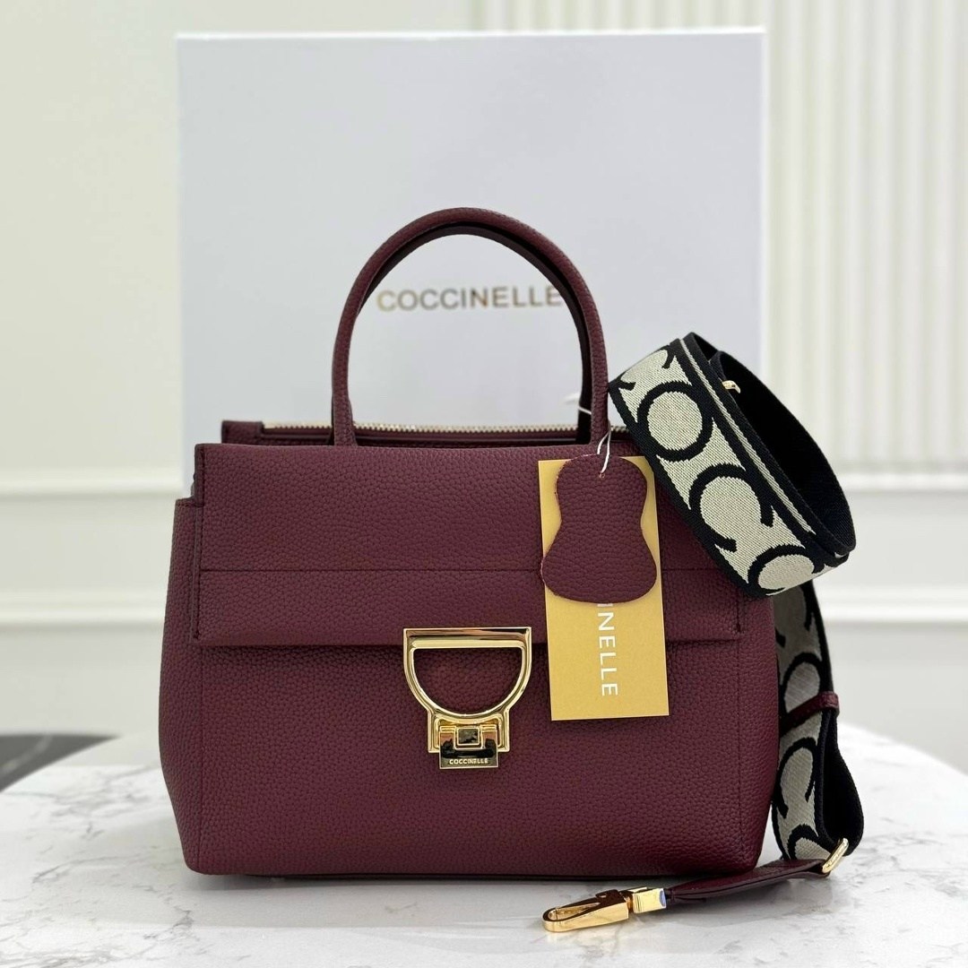 сумка coccinelle arlettis signature,сумка coccinelle arlettis,сумка coccinelle,женская сумка coccinelle,сумка