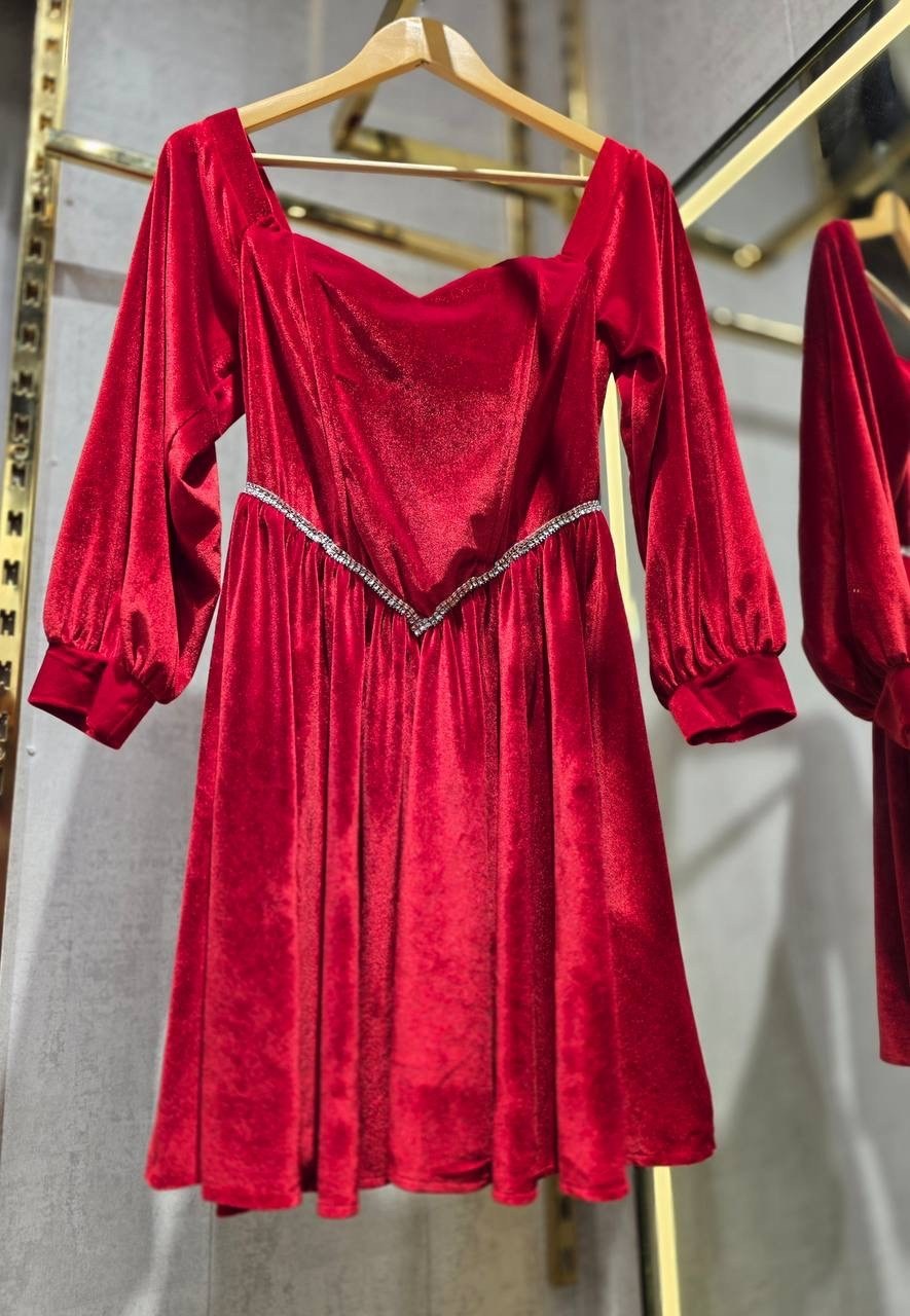 бархатное платье,черное бархатное платье,платье из бархата,бархатное платье с длинными рукавами,платье велюр