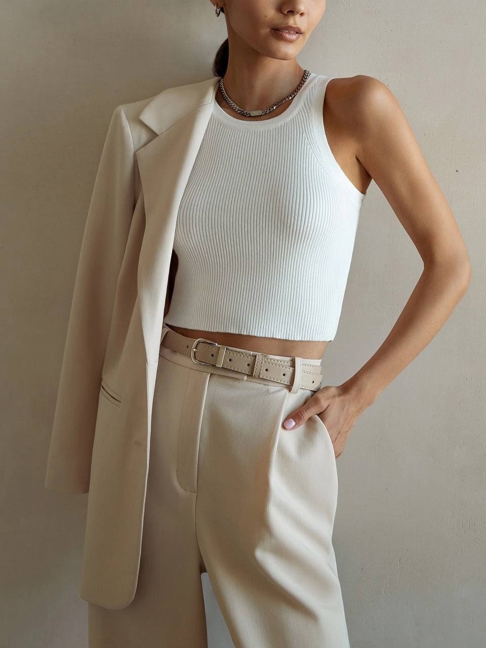 элегантный стиль,костюмы брючные,костюмы женские,костюм бежевый,бежевый брючный костюм