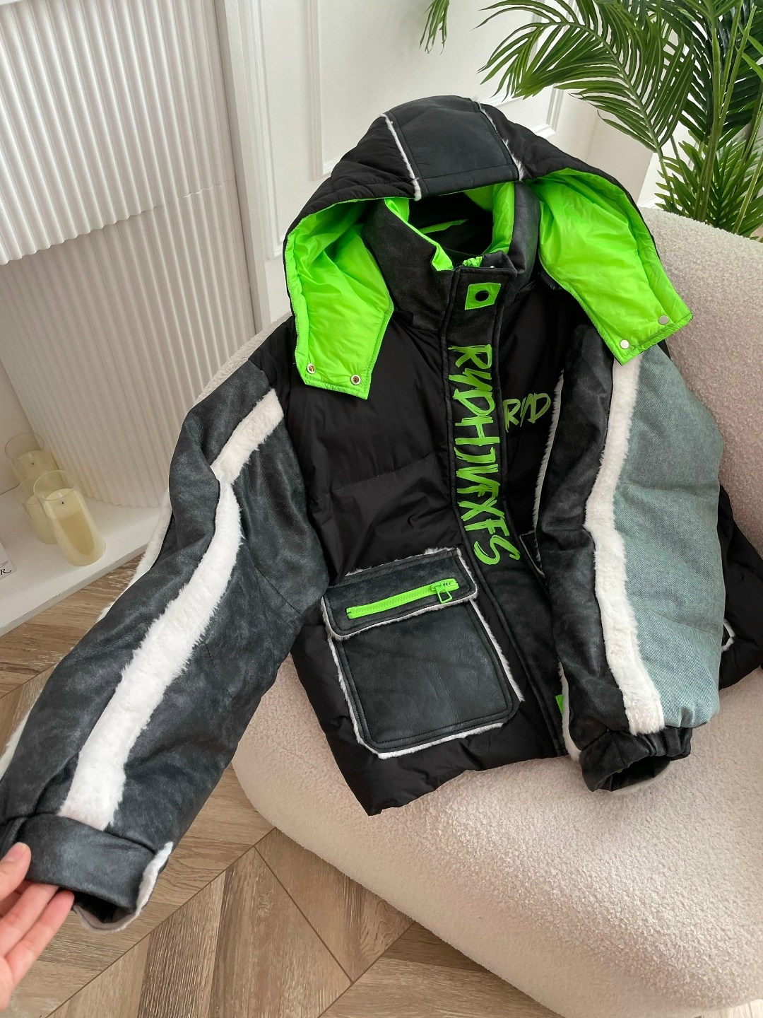 куртка стильная,куртки ,куртка,куртка комбинированная,женская куртка