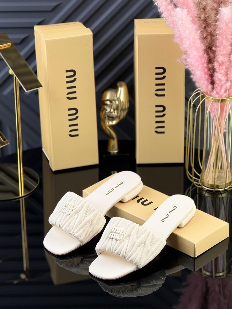 ,шлепки миу миу,шлепанцы miu miu,женские шлепанцы,кожаные шлепанцы miu miu