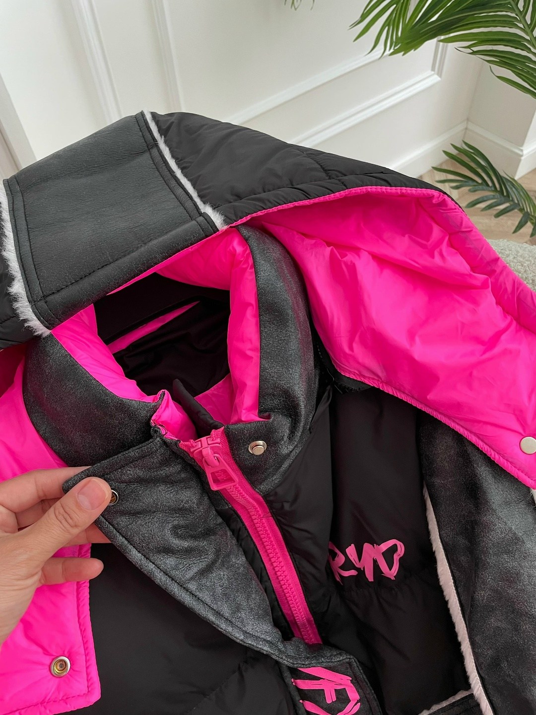 куртка стильная,куртки ,куртка,куртка комбинированная,женская куртка