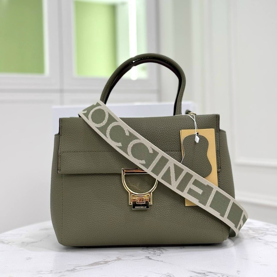 сумка coccinelle arlettis,сумка coccinelle arlettis signature,сумка coccinelle,женская сумка coccinelle,сумка