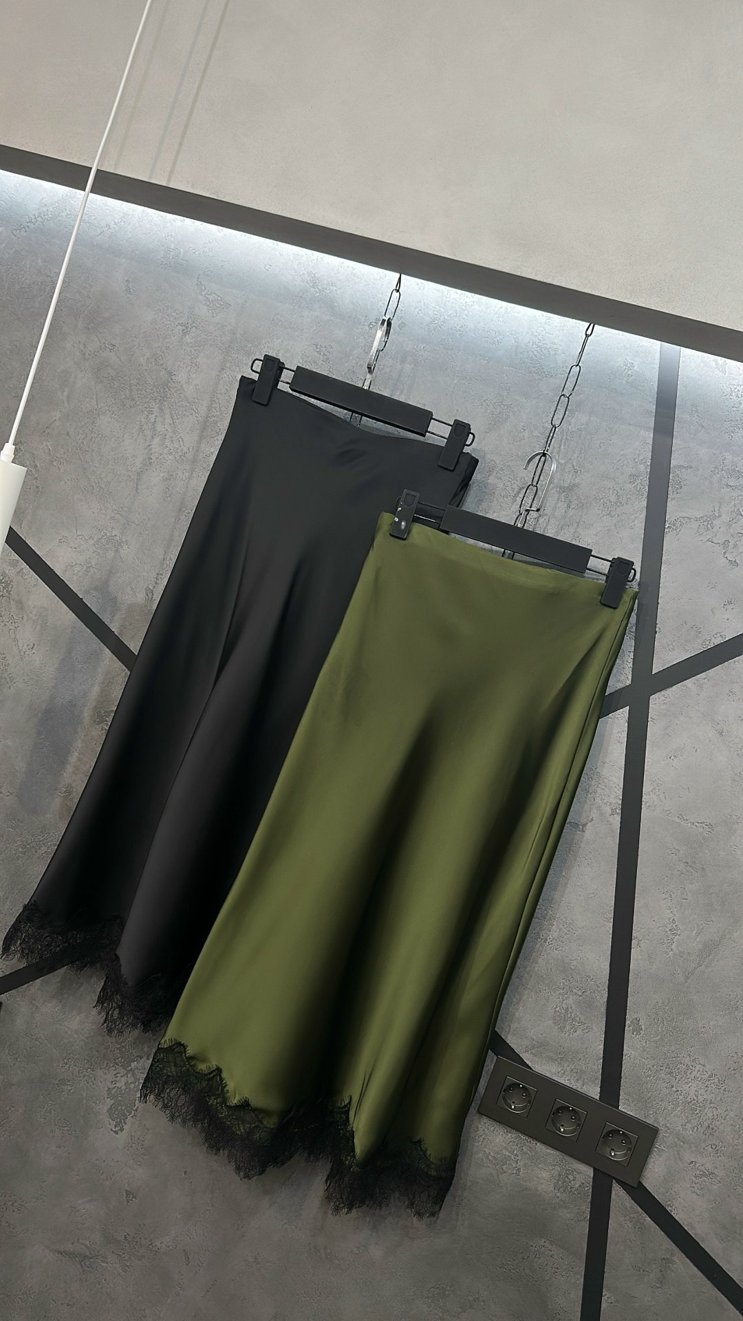 юбка атласная,зеленая шелковая юбка,юбка женская,юбка,атласная юбка с кружевом