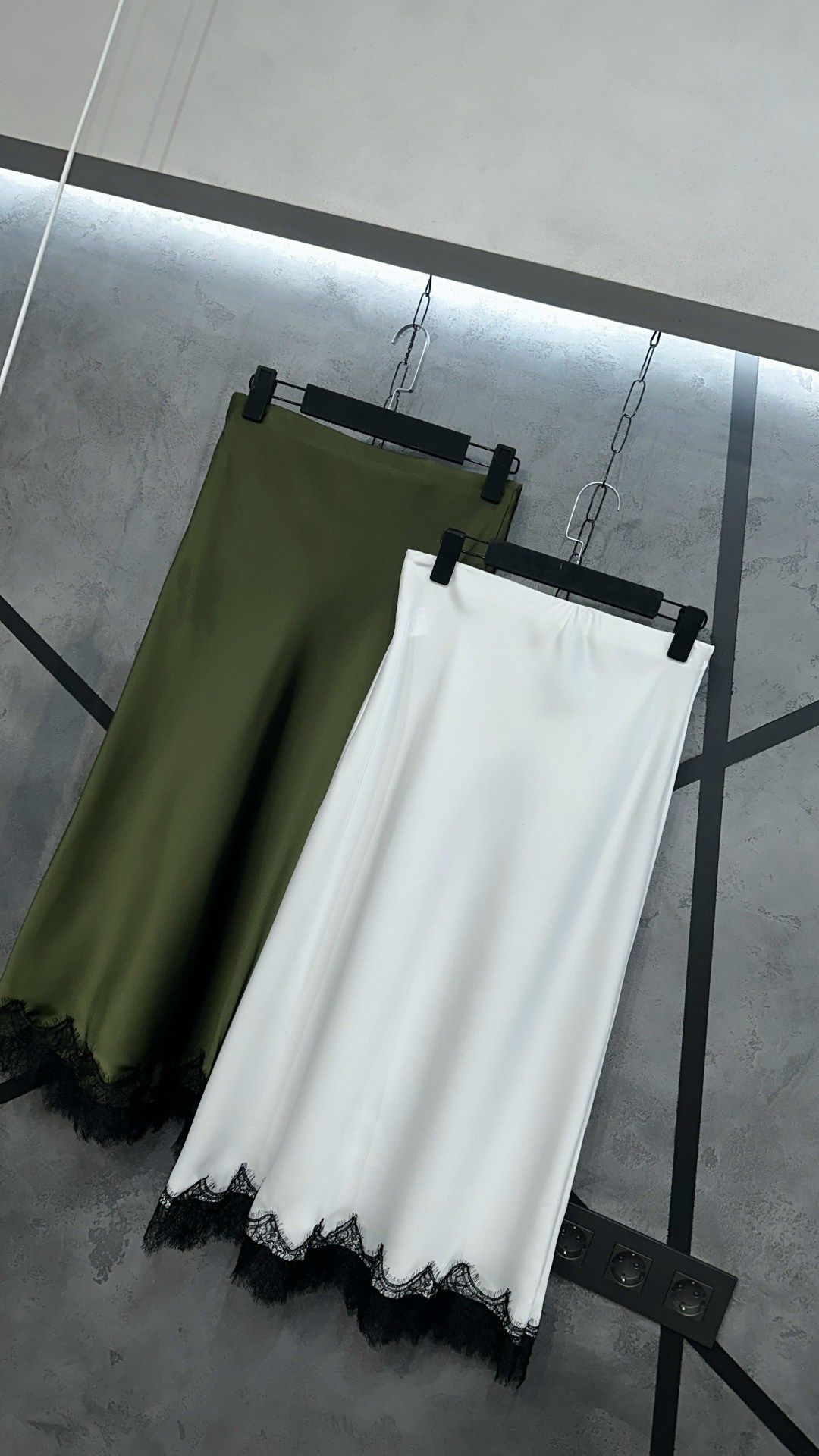 юбка атласная,зеленая шелковая юбка,юбка женская,юбка,атласная юбка с кружевом