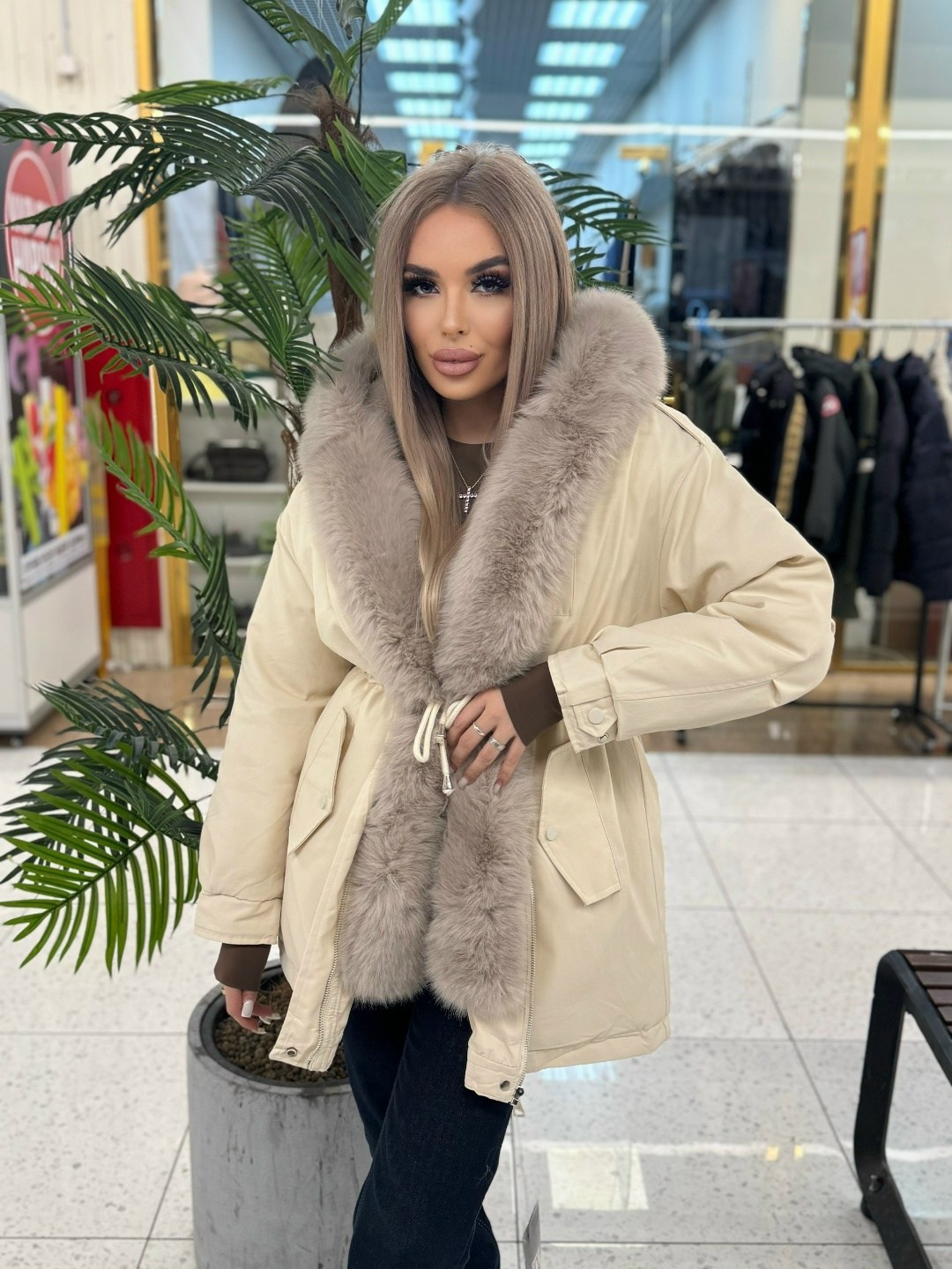 парка с натуральным мехом,парка женская с натуральным мехом,парка с мехом,парка женская с мехом,парка с меховым