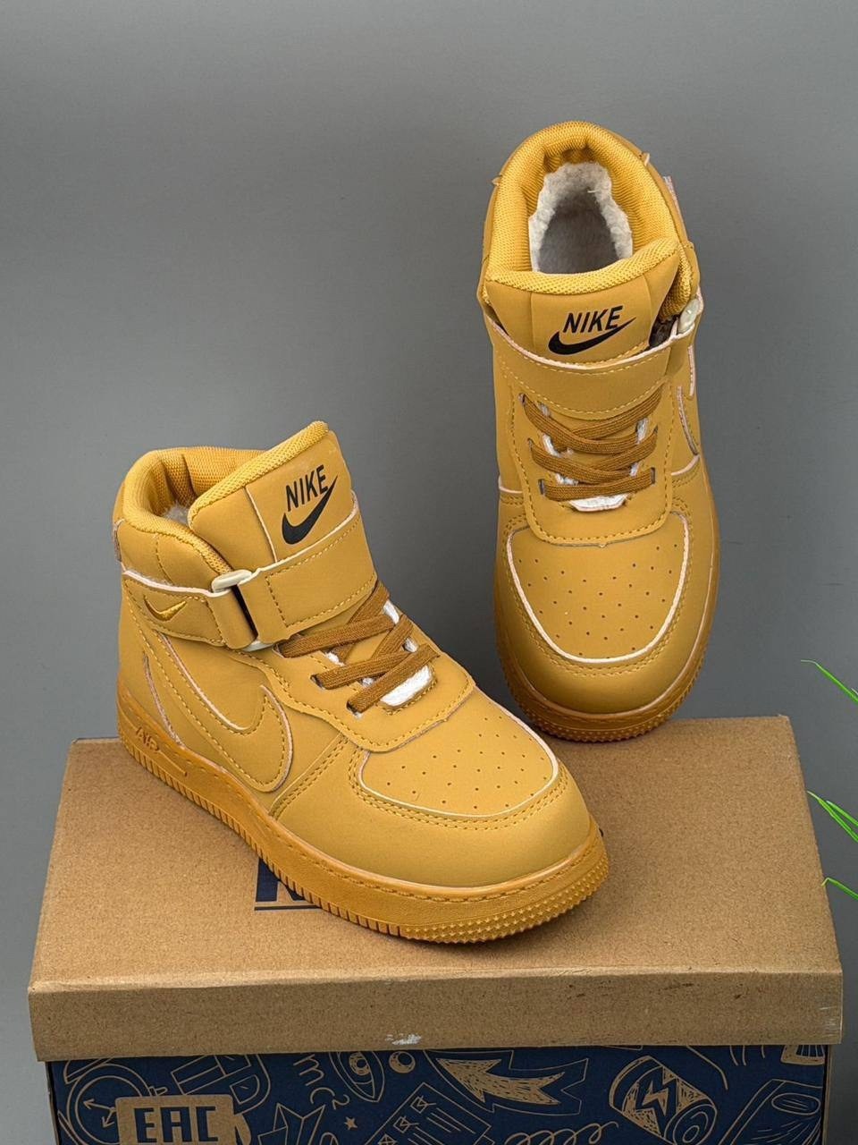 кроссовки найк аир форс высокие с коричневой подошвой,кросcовки nike air force 1,кроссовки мальчику,кроссовки,детские кроссовки