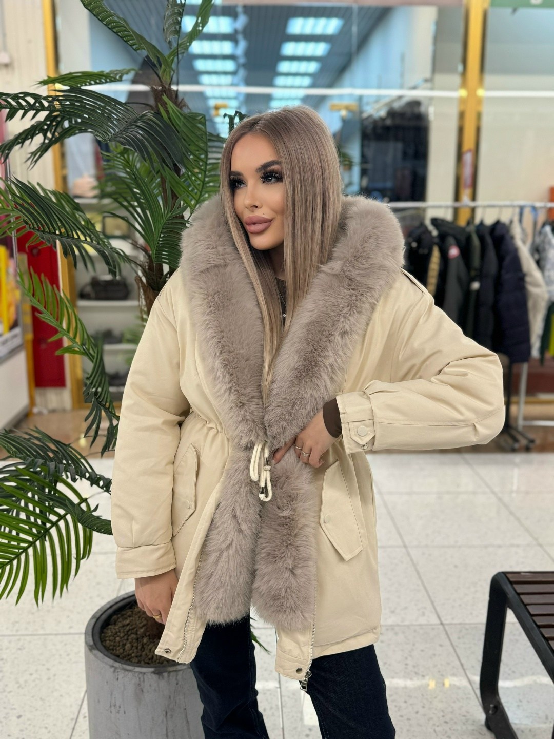 парка с натуральным мехом,парка женская с натуральным мехом,парка с мехом,парка женская с мехом,парка с меховым