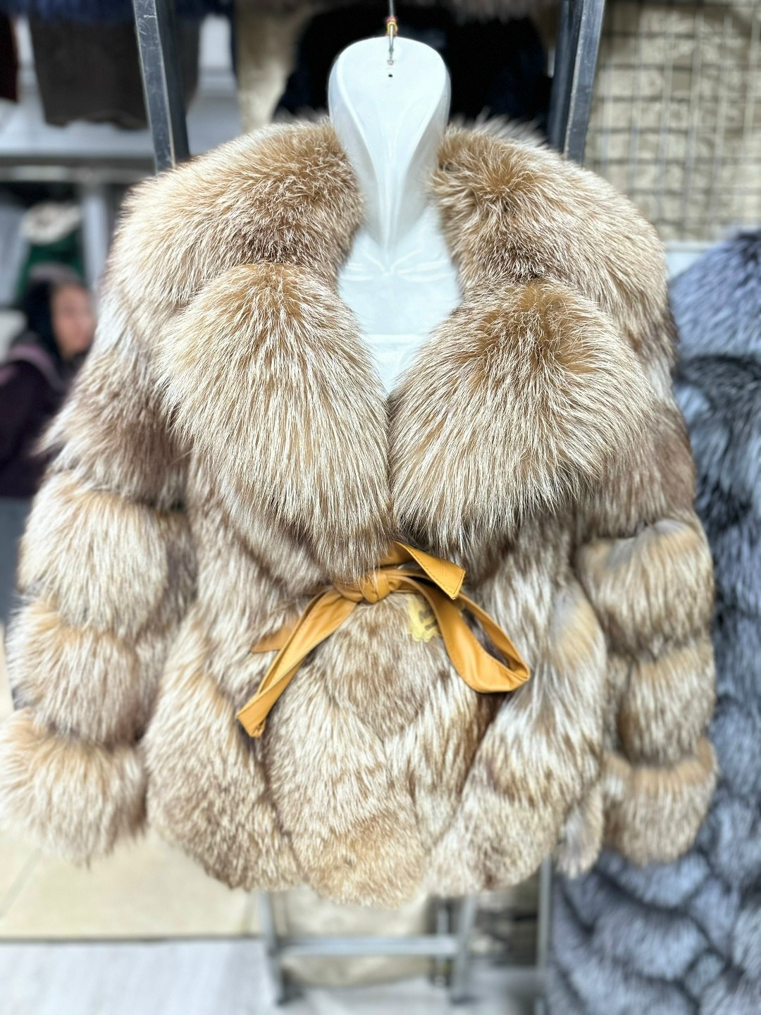 шуба из чернобурки,шуба из чернобурой лисы,шуба чернобурка,полушубок из чернобурки,чернобурка мех