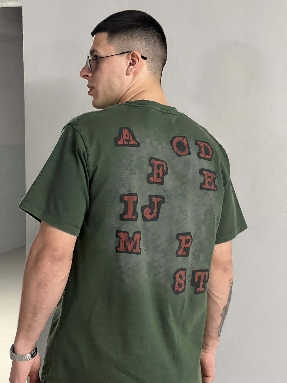 футболки мужские оверсайз,футболки мужские,оверсайз футболка,серая футболка оверсайз с принтом,футболки оверсайз для мальчиков