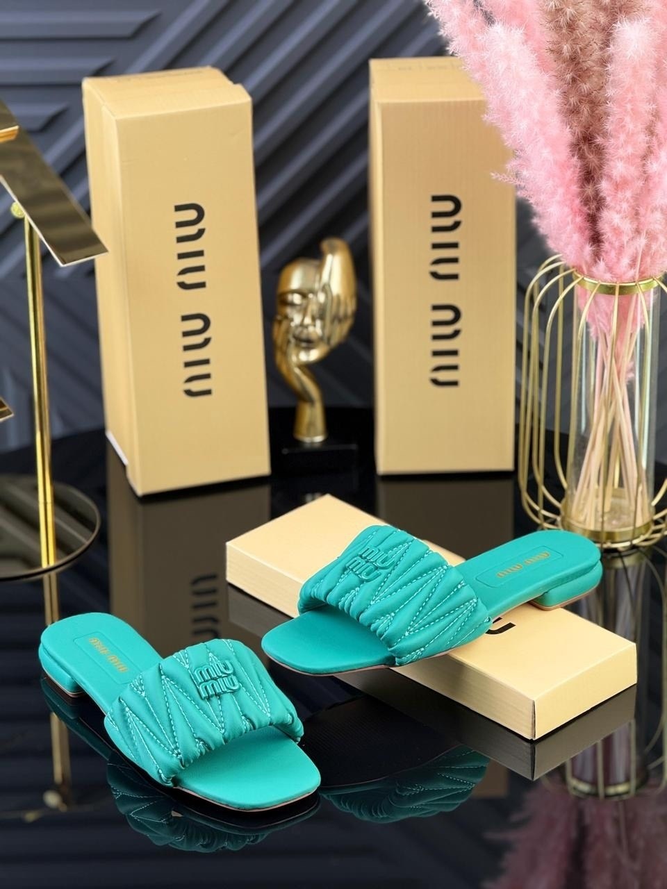 ,шлепки миу миу,шлепанцы miu miu,женские шлепанцы,кожаные шлепанцы miu miu