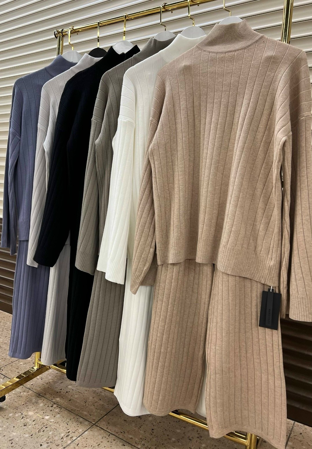 трикотажные костюмы,женский костюм вязаный,трикотажные костюмы женские,вязаные костюмы,костюмы брючные