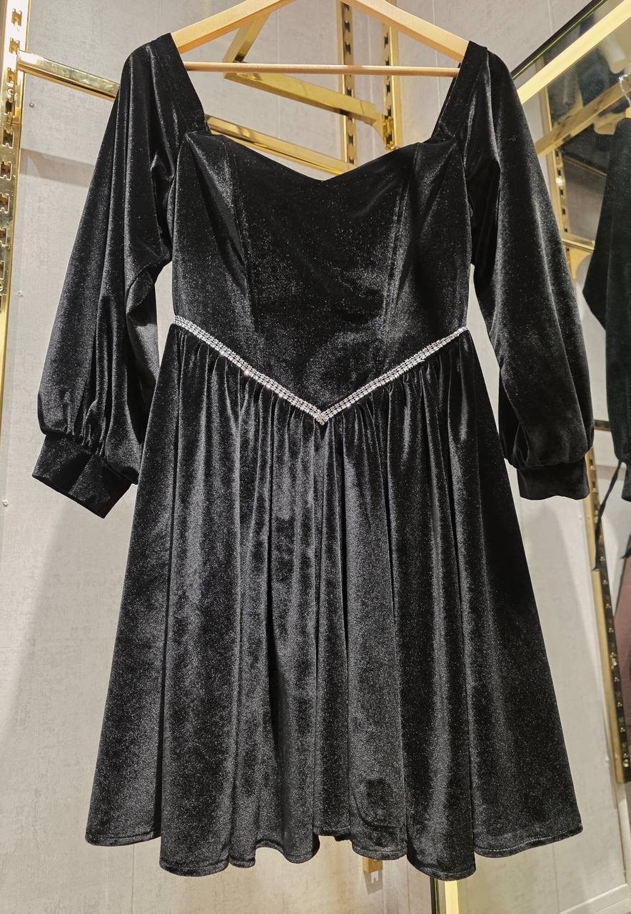 бархатное платье,черное бархатное платье,платье из бархата,бархатное платье с длинными рукавами,платье велюр