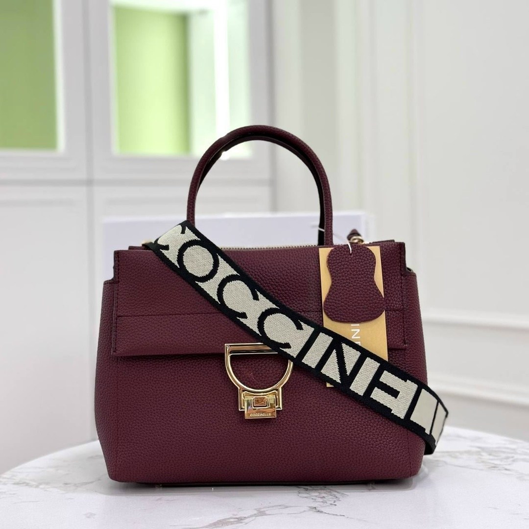 сумка coccinelle arlettis,сумка coccinelle arlettis signature,сумка coccinelle,женская сумка coccinelle,сумка