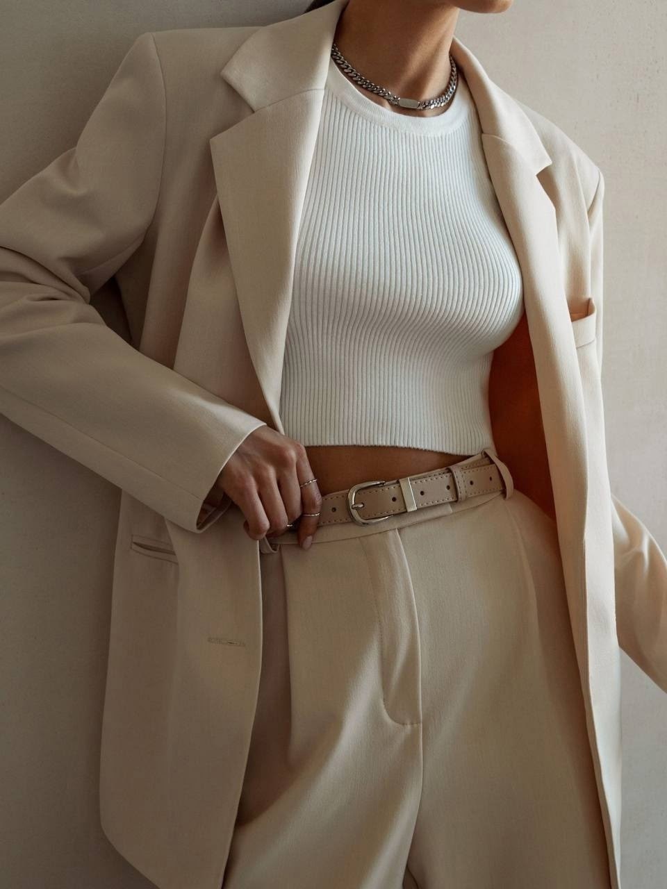 элегантный стиль,костюмы брючные,костюмы женские,костюм бежевый,бежевый брючный костюм
