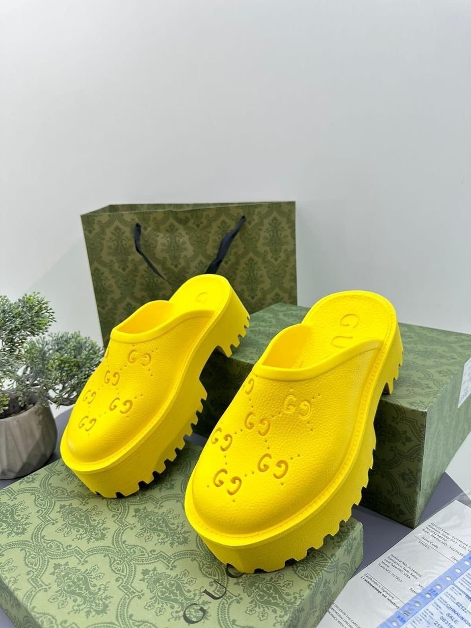 гуччи резиновые сабо,шлепки gucci женские белые,,шлепки gucci женские,сабо гуччи на платформе