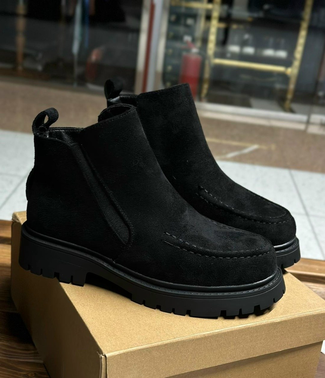 ботинки женские,,замшевые ботинки,женские ботинки челси,ботинка