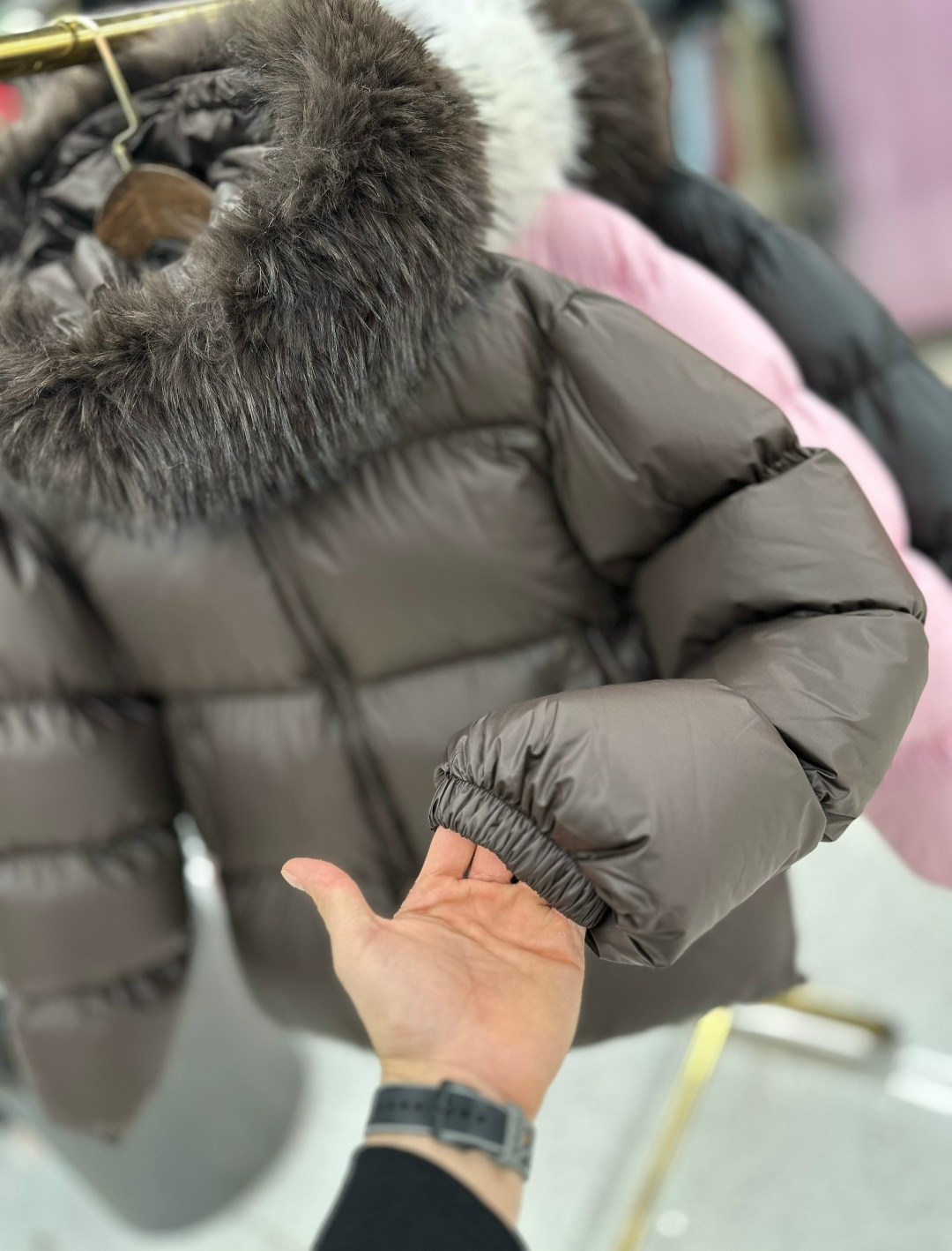 модные пуховики,пуховики с мехом,стильные пуховики,короткий пуховик,черный пуховик