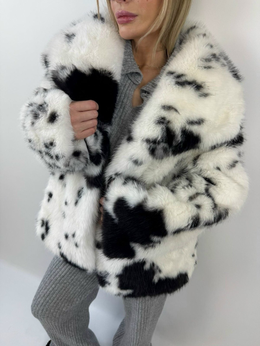 женская шуба,шуба из искусственного меха,пальто из искусственного меха,пушистая куртка с коровьим принтом,шуба искусственная