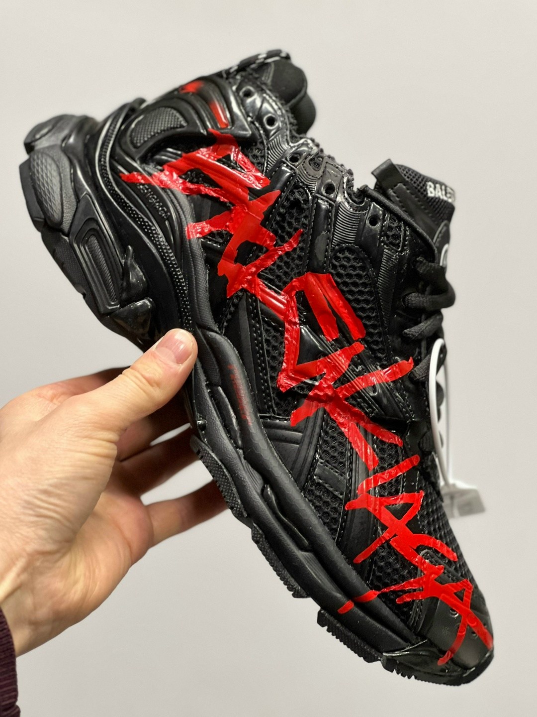 кроссовки balenciaga,кроссовки balenciaga runner,balenciaga runner graffiti black red,balenciaga runner graffiti black,кроссовки баленсиага черные