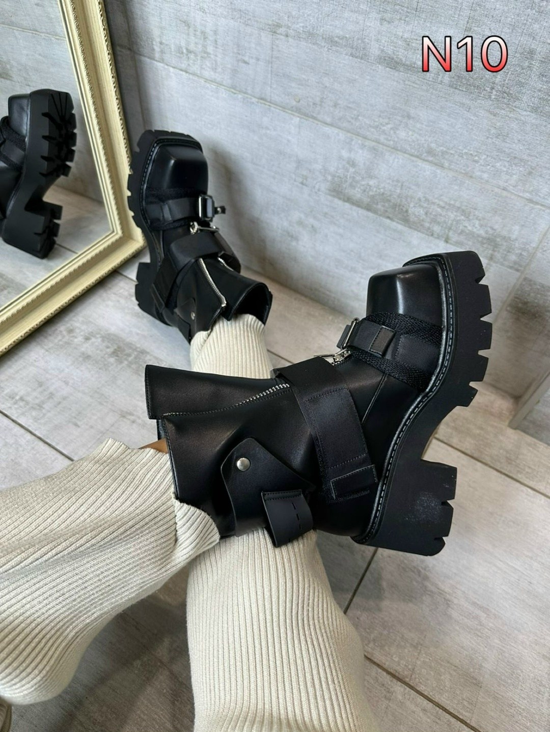 ,женская ,женские ботинки,ботинки модные,красивая