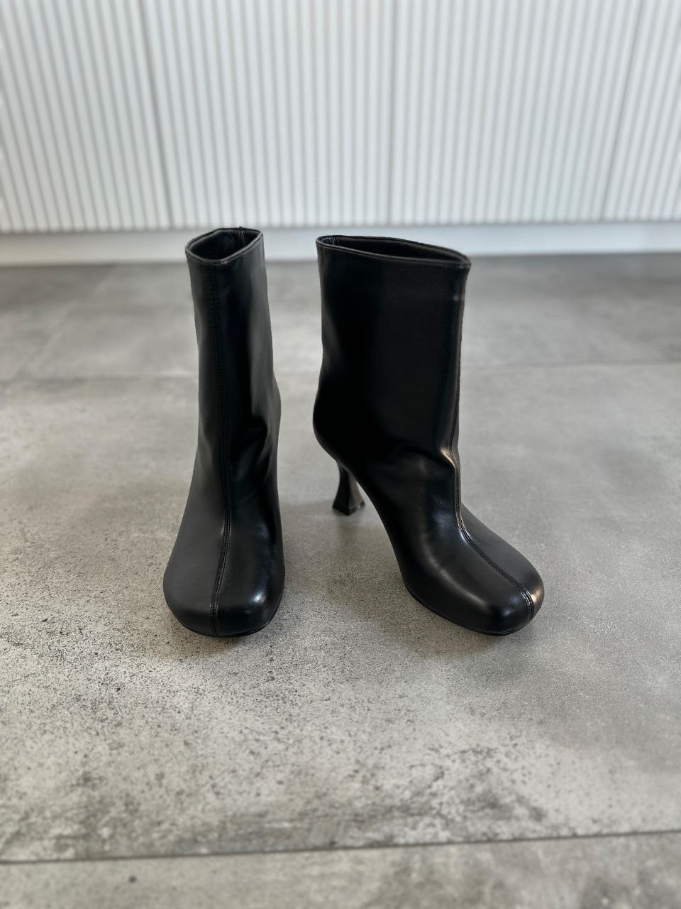 ,женская ,джинсы стильные,ботильоны женские,джинсах